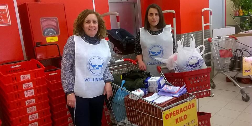 voluntarias en un Eroski de Vigo, durante la Gran Recogida Solidaria de 2016