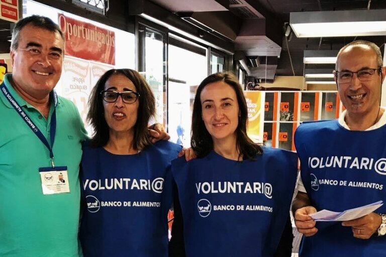 voluntarios en Gadis de Rosalía de Castro (Vigo)