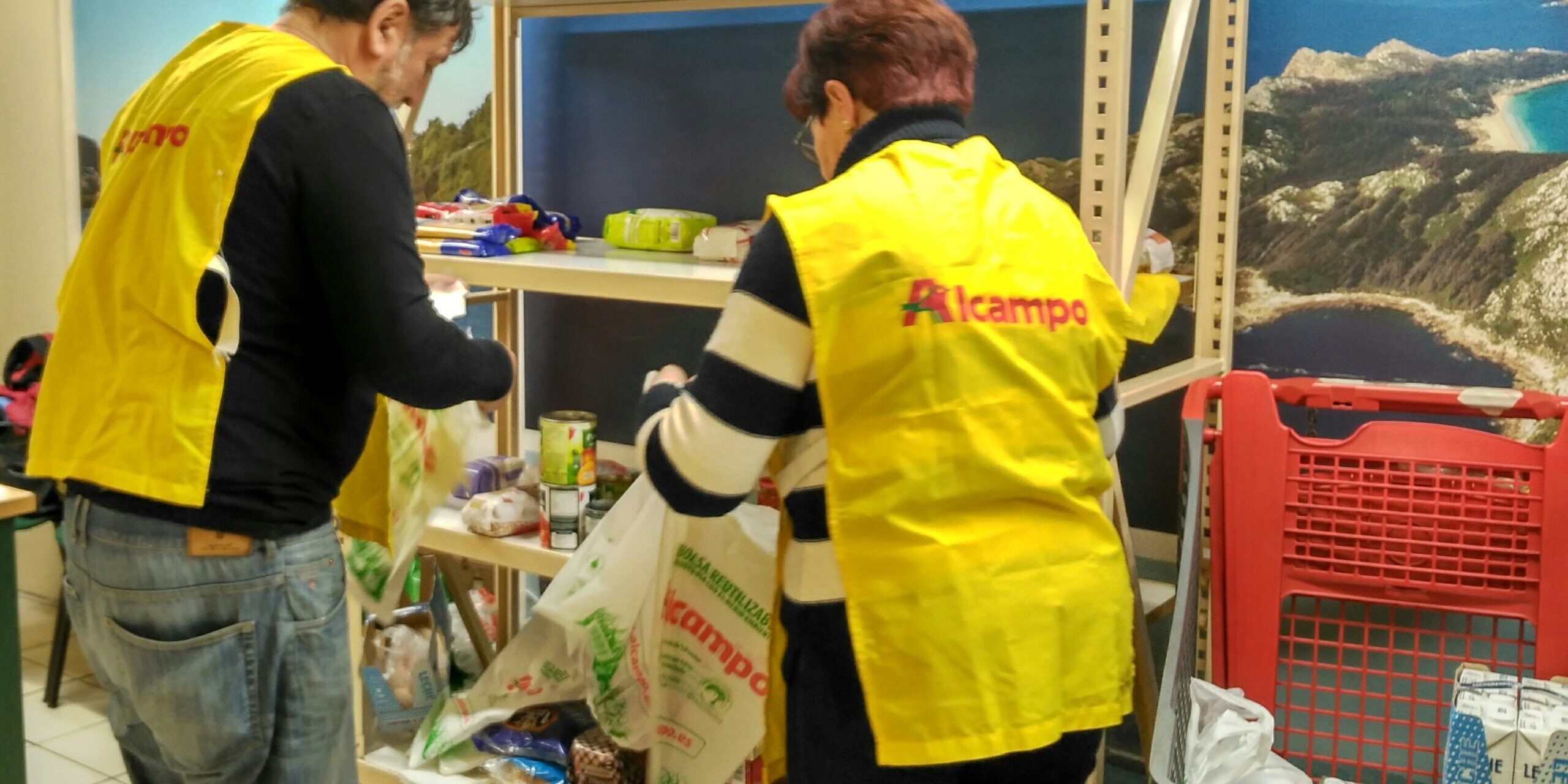 voluntarios en Alcampo durante la 1ª Operación Kilo de 2018 II