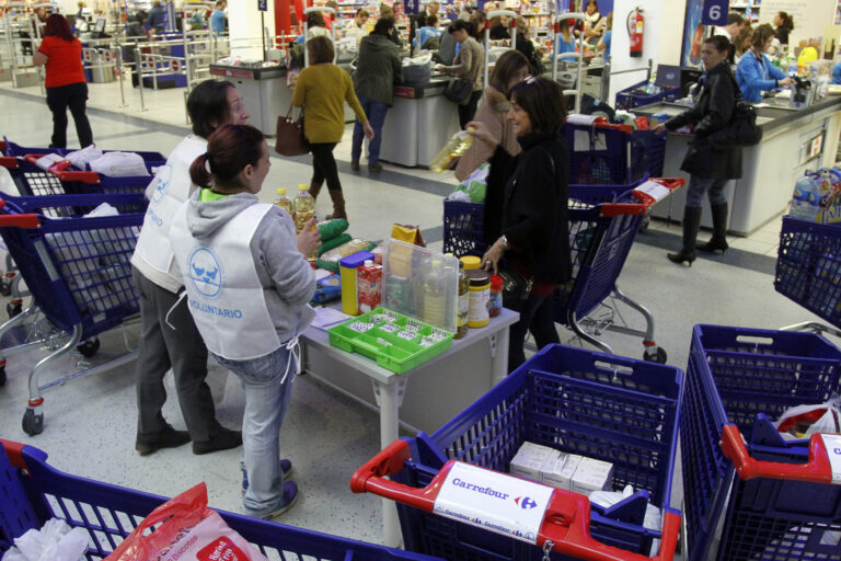 voluntarios en una Operación Kilo pasada en Carrefour I