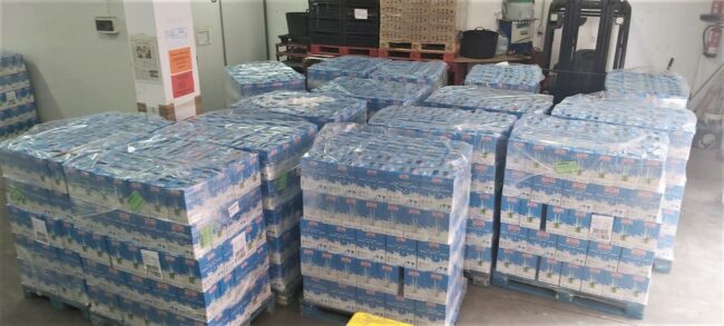 Palés de leche adquiridos con la subvención de la Diputación de Pontevedra