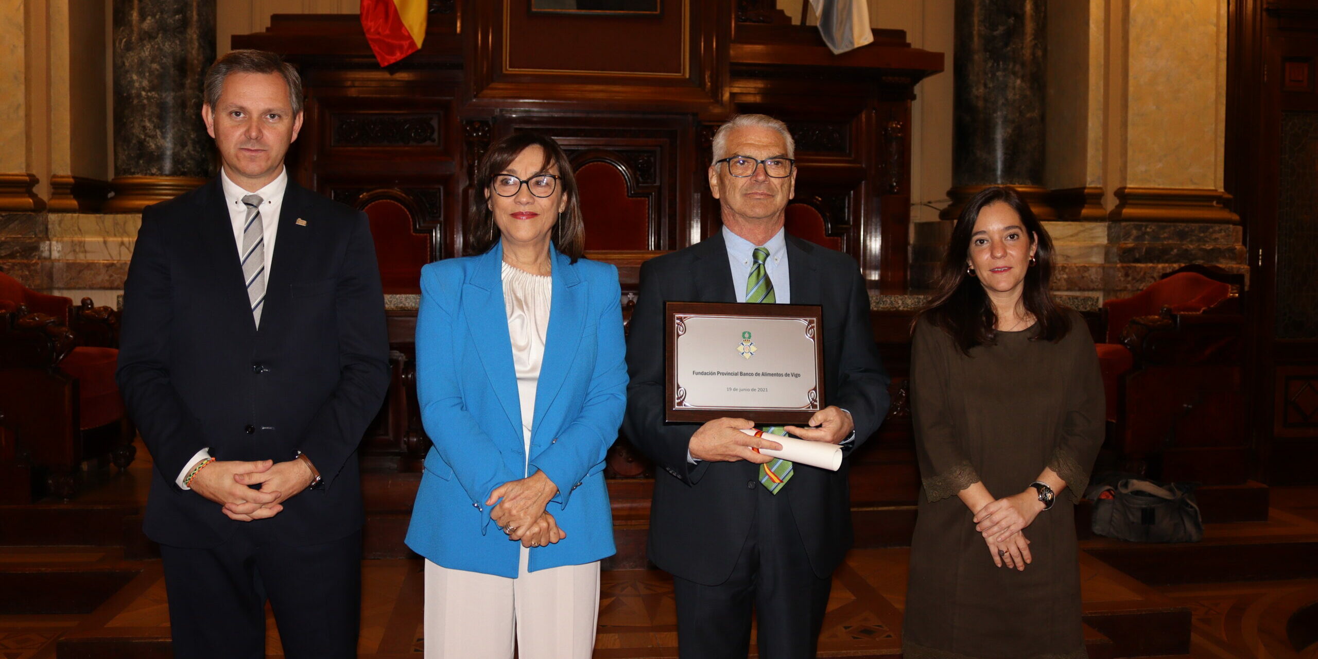 José Miñones (delegado Gobierno Galicia), Maica Larriba (subdelegada Gobierno Pontevedra), Iván Martínez (presidente Bco Alimentos) e Inés Rey (alcaldesa A Coruña)