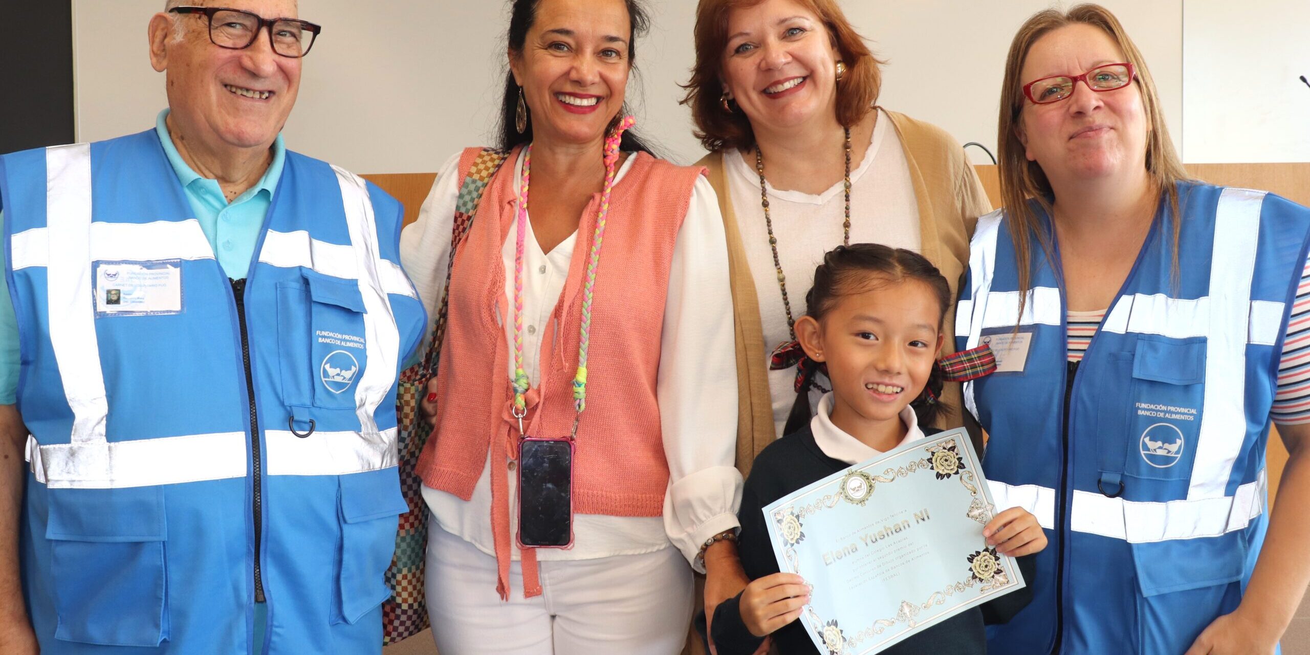 Polo (vicepresidente Banco), Beatriz (profe), Gabriela (Profe), Elena (alumna) y Ruth (comunicación Banco)