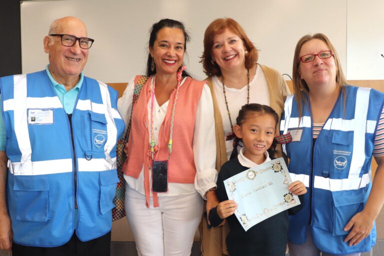 Polo (vicepresidente Banco), Beatriz (profe), Gabriela (Profe), Elena (alumna) y Ruth (comunicación Banco)