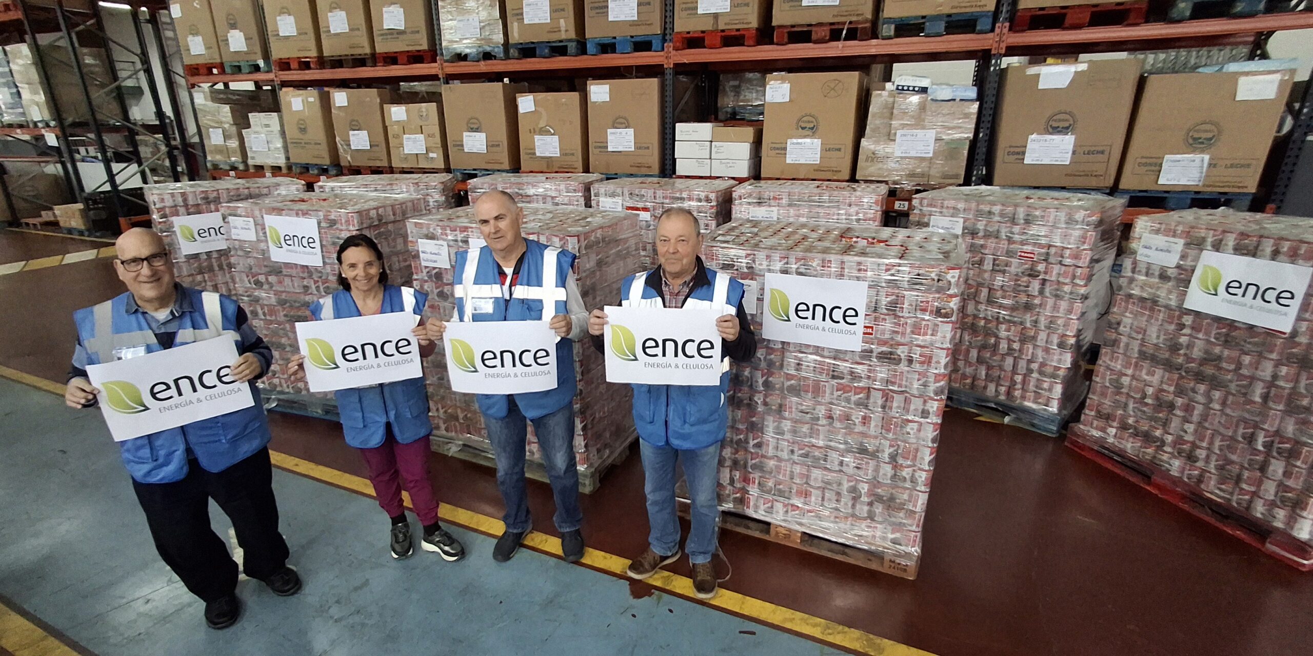 voluntari@s con donación conservas carne ENCE Pontevedra